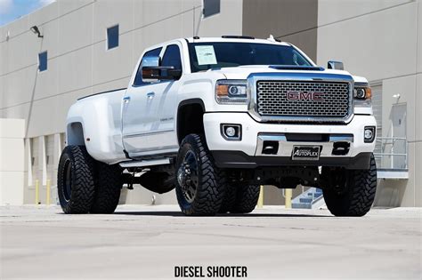 White Stylish GMC Sierra on Contrasting Custom Wheels | Lifted chevy ...