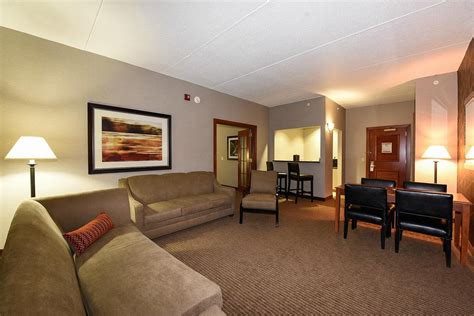 Wheeling Island Hotel-Casino-Racetrack Rooms: Pictures & Reviews ...