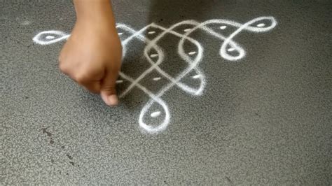 Kolam Muggulu side borders with dots rangoli designs - YouTube