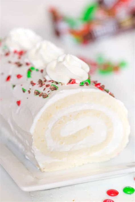 Snow White Roll Cake with White Chocolate Mousse Filling ~Sweet ...