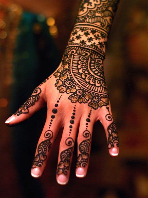 Stunning beautiful henna tattoos with intricate patterns – Vuing.com