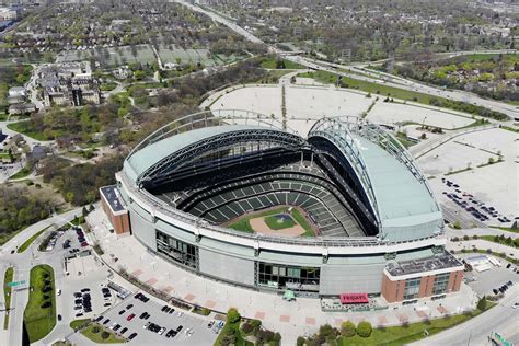 Milwaukee Brewers ballpark to be re-named American Family Field ...