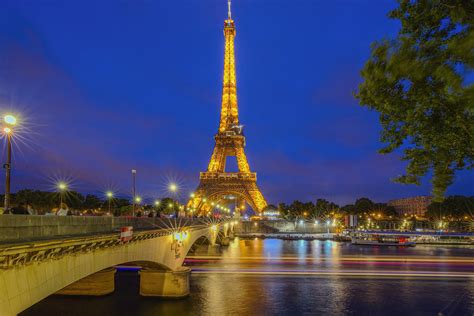 Eiffel Tower Desktop Wallpaper At Night