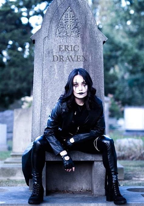 Girl version of Eric Draven | Goth halloween costume, Cute halloween ...