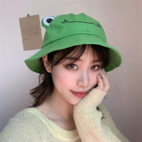 CUTE CARTOON FROG BUCKET HAT | Outfits with hats, Hat aesthetic ...