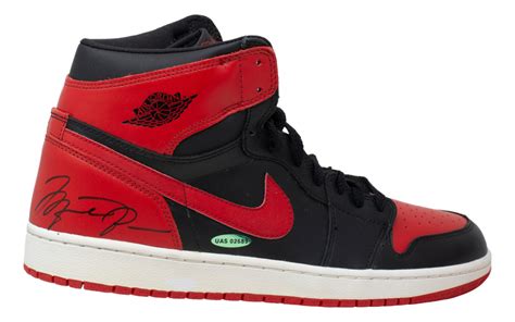 Michael Jordan Signed Air Jordan 1 Retro Basketball Shoes (UDA COA ...