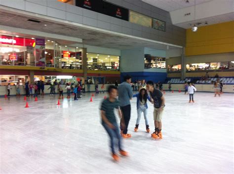 Macquarie Ice Rink | What to do in Sydney