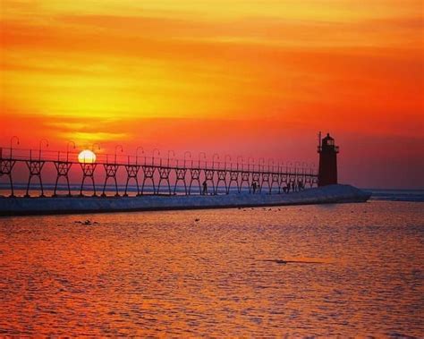 5 Tips for a Memorable Lake Michigan Lighthouse Tour | Michigan