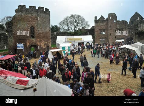 Ludlow Medieval Christmas Fayre, Ludlow Castle Stock Photo - Alamy