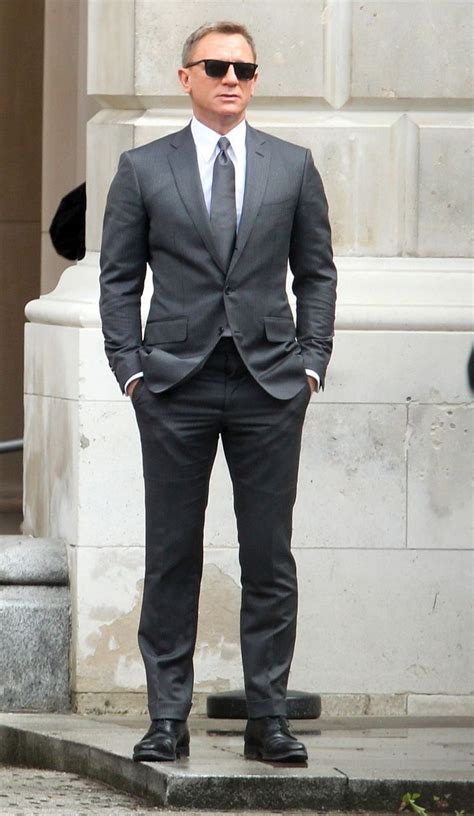 SPECTRE: Daniel Craig looks suave for filming as James Bond meets with ...