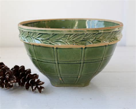 vintage 1930s green pottery bowl. Green glazed yellow ware.