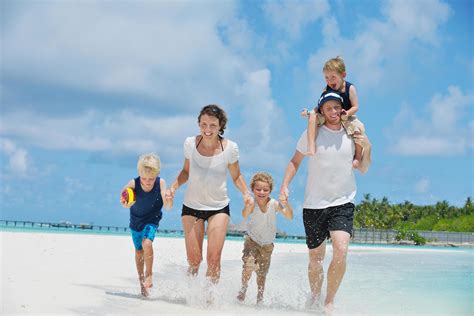 happy family on vacation 11927589 Stock Photo at Vecteezy