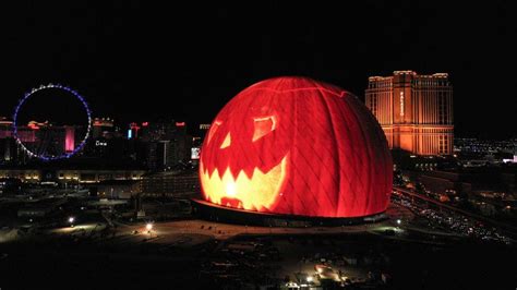 Las Vegas Sphere: Huge ball lights up US city skyline - BBC Newsround