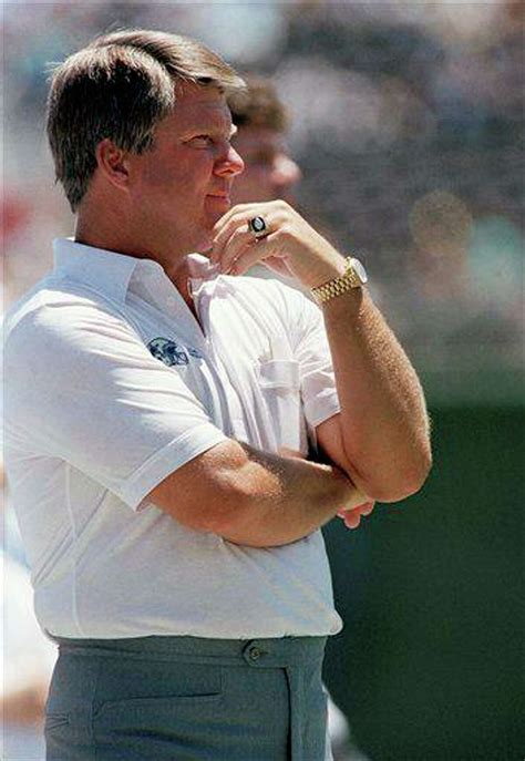 Super Bowl-winning coach Jimmy Johnson into Hall of Fame