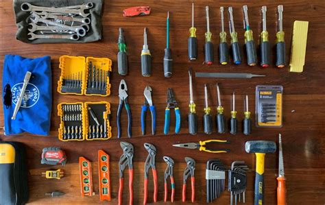 Essential Tools For Electricians To Work With Wires | electricaleasy.com