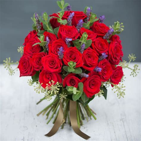 5 Ways to Keep Your Valentine’s Day Roses Fresh | The Real Flower ...