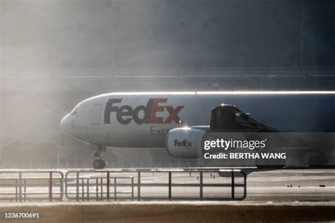 847 Fedex Airplane Stock Photos, High-Res Pictures, and Images - Getty ...