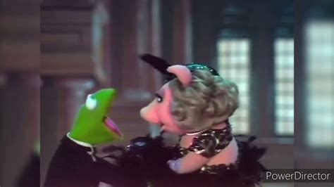 Miss Piggy karate chops Kermit at the Emmy Awards (1979) - YouTube