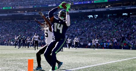 WATCH: DK Metcalf makes acrobatic, leaping catch for Seahawks touchdown