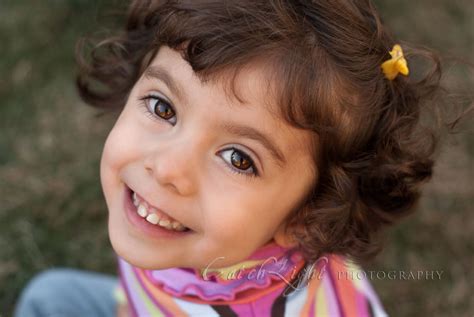 CatchLight Photography: Little Girl, Big Brown Eyes