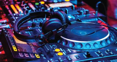 10 Best DJ Headphones of 2024 (What The Pros Use)