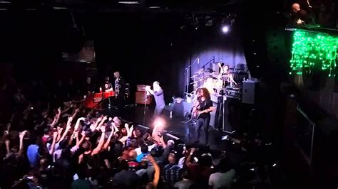 "Blurry" - Puddle Of Mudd (Live In Puerto Rico) - YouTube