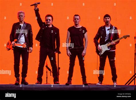 U2 concert hi-res stock photography and images - Alamy