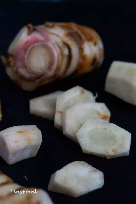 What is Galangal? (& how to make Galangal Paste)