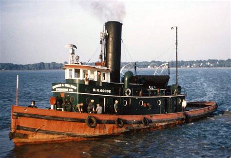 Pin by Bill Macomber on Tugboats | Offshore boats, Steam boats, Tug boats