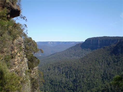 National Pass (4.6km) National Pass is a 4.6km, grade 4 Circuit hike ...