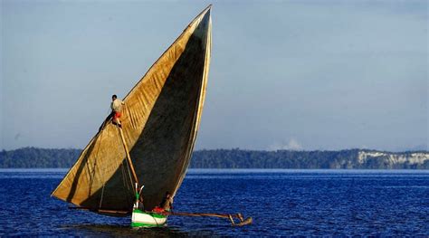 Pirogue Madagascar Madagascar, Canoe, Boats, Sydney Opera House ...