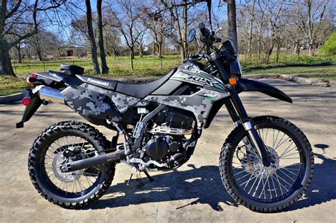 Review of Kawasaki KLX250 Camo 2018: pictures, live photos ...