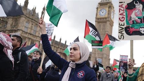 Pro-Palestinian protest in London sees thousands call for bombing to ...