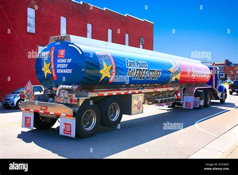 Speedway gasoline tanker on it's way to a delivery in Lebanon TN, USA ...