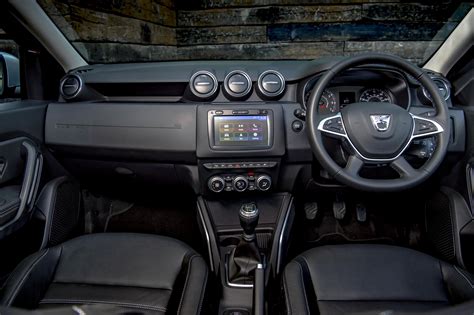 The interior of the 2018 Dacia Duster - Changing Lanes