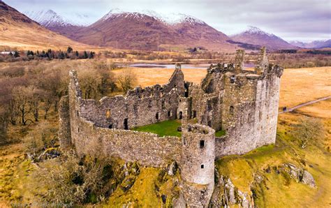 Photographs of Kilchurn Castle on Loch Awe near Dalmally beneath the ...