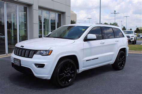 Pre-Owned 2018 Jeep Grand Cherokee Altitude