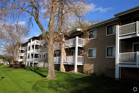 Stone Grove Apartments - Burnsville, MN | Apartment Finder