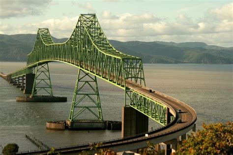 Essay-eh: Columbia River Bridge in Oregon