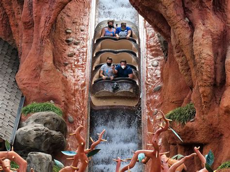 Disney World parkgoers evacuated a sinking Splash Mountain boat moments ...