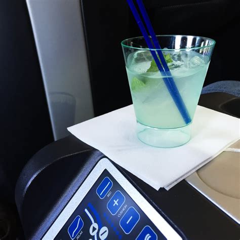 What It's Like to Fly JetBlue First Class | POPSUGAR Smart Living