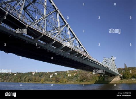 The Elbe bridge 'Blaues Wunder' between Blasewitz and Loschwitz ...