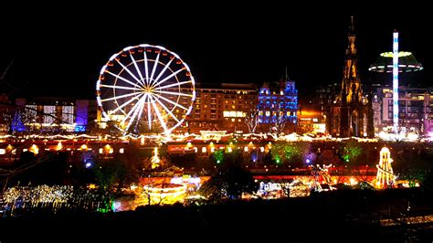 Exploring the Edinburgh Christmas Market and Street of Lights