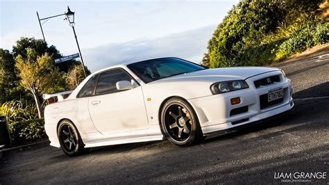 White Nissan Skyline R34 Wallpaper