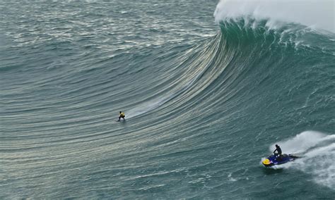 Un surfeur accidenté à Nazaré, ses sauveteurs récompensés