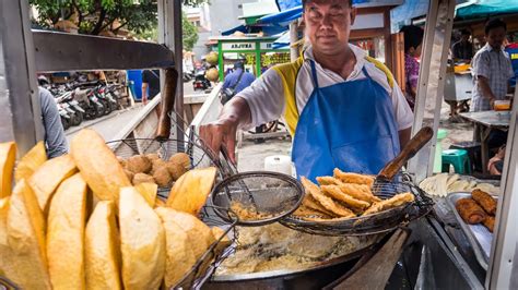 Indonesian Street Food Tour of Glodok (Chinatown) in Jakarta ...