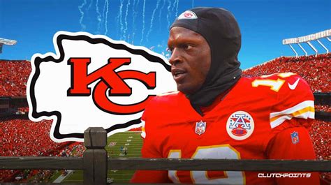 Chiefs WR Kadarius Toney suffers knee injury at training camp