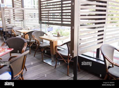 Coffee shop terrace Stock Photo - Alamy