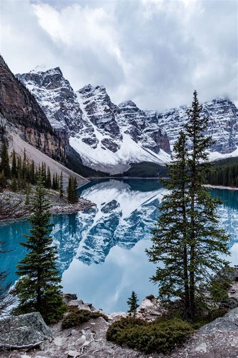 The stunning Moraine Lake in Banff National Park, Canada. Here is your ...