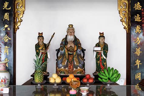 Choosing the Perfect Chinese God to Worship at Home